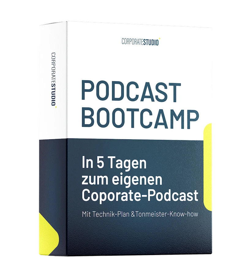 CSBOX_klein Ein deutschsprachiges Buch mit dem Titel "Podcast Bootcamp: In 5 Tagen zum eigenen Coporate-Podcast" mit weißem und dunkelblauem Einband, mit minimalistischen gelben Akzenten und dem CorporateStudio-Logo am oberen Rand.